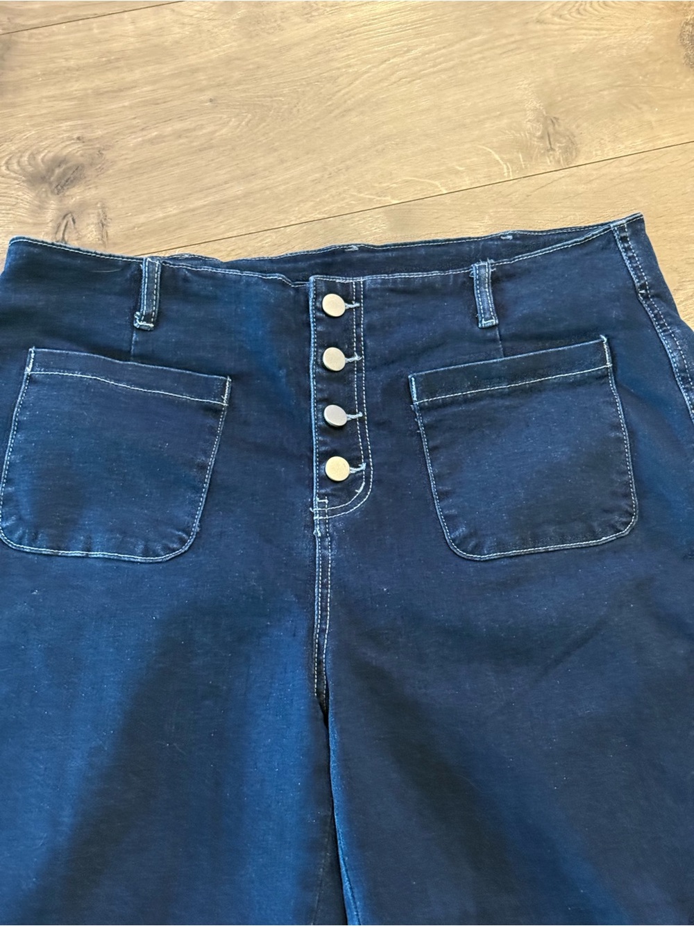 High-Rise Dark Blue Women's Jeans with Button-Fly and Patch Pockets